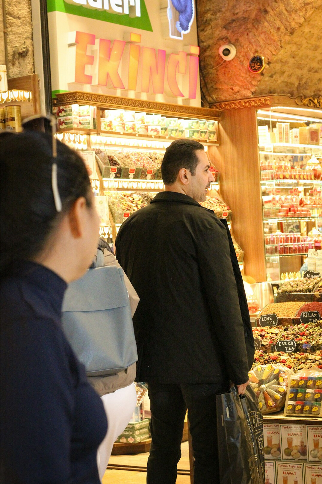 store detective watching shopper